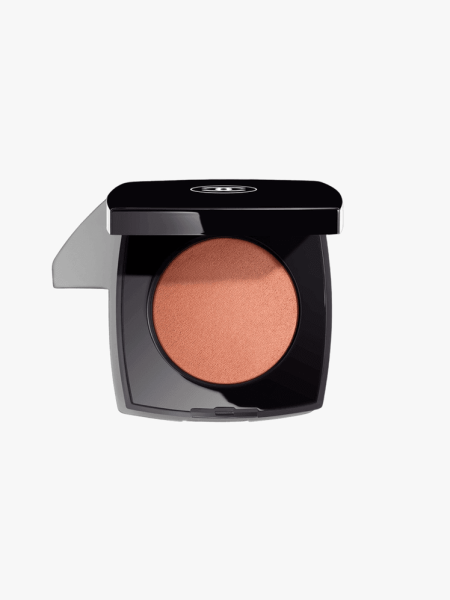 Chanel Joues Contraste Intense Blush in peach color on a grey background