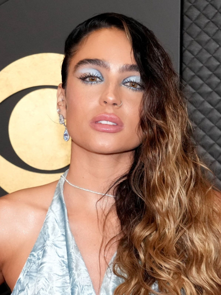 Sommer Ray with light blue eyeshadow and blue cut crease
